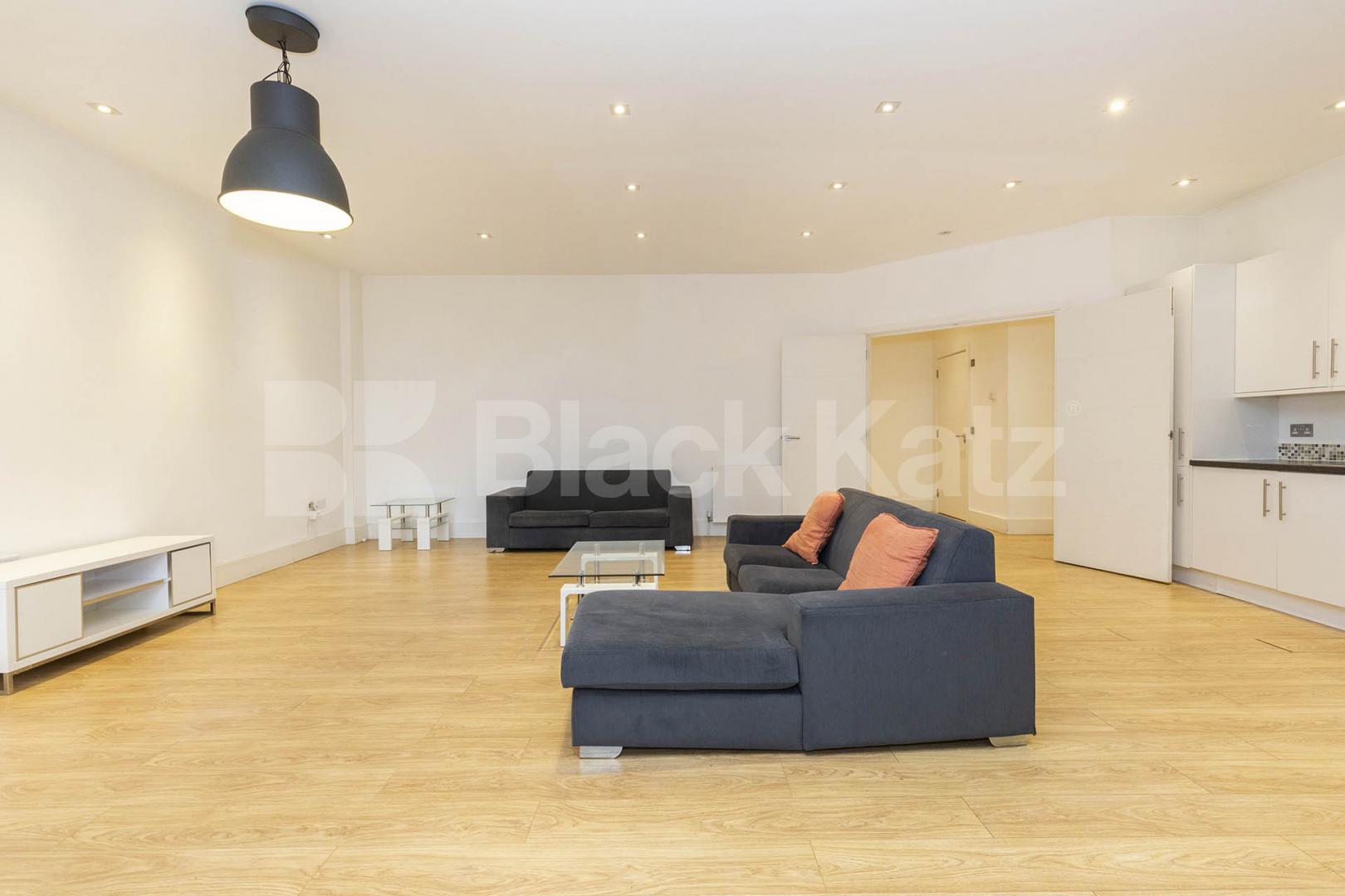 2 bedroom 2 bathroom maisonette in a central location Spelman Street , Brike Lane